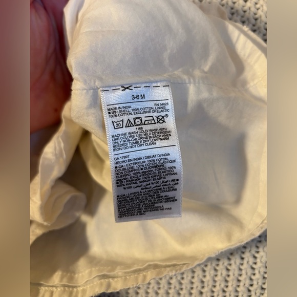 Old Navy Cream Textured Baby 2 pc Outfit - Picture 4 of 4